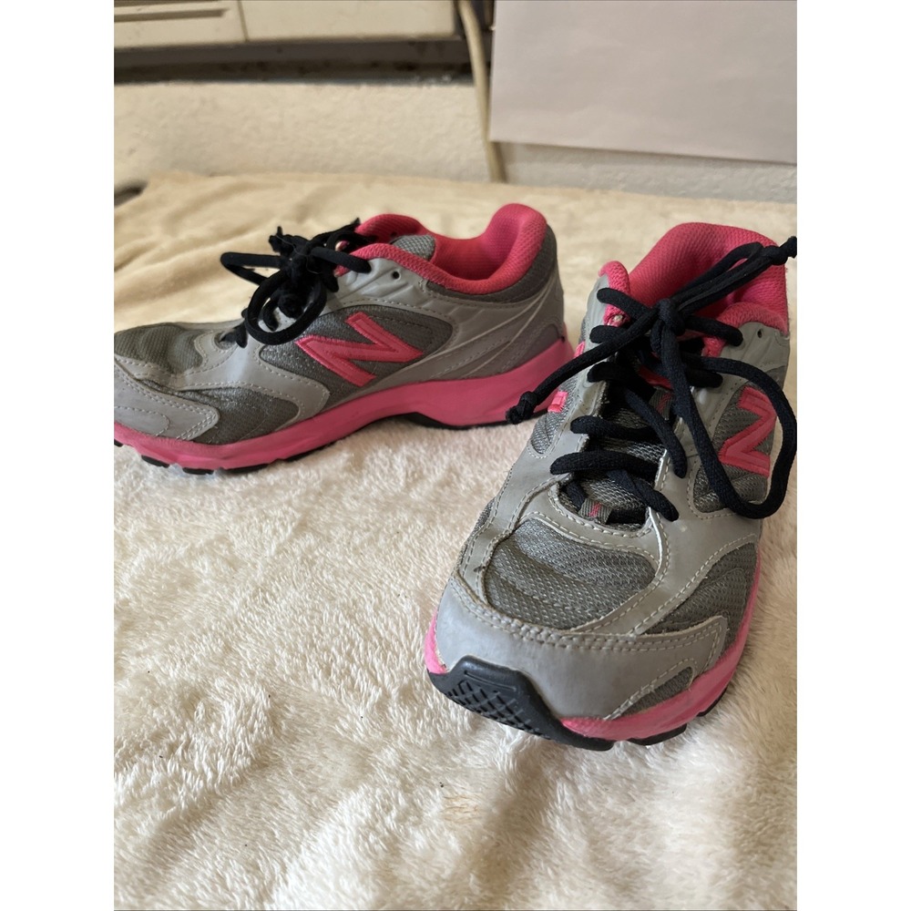 NEW BALANCE Girls SIZE 3 SILVER PINK RUNNING Tennis Shoes Sneakers